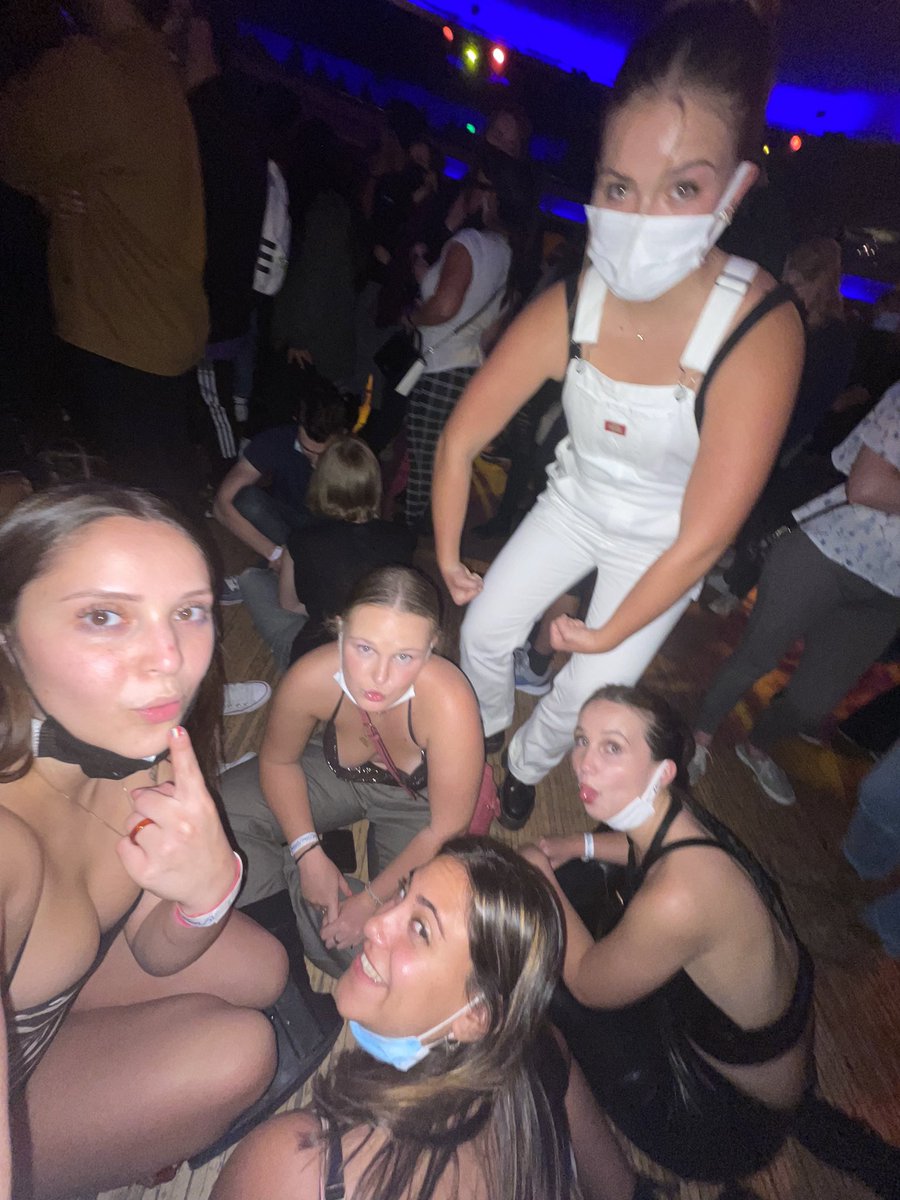 HotHerp's tweet photo. beast mode absolutely activated at this All Time Low concert https://t.co/1NeSaECh6k