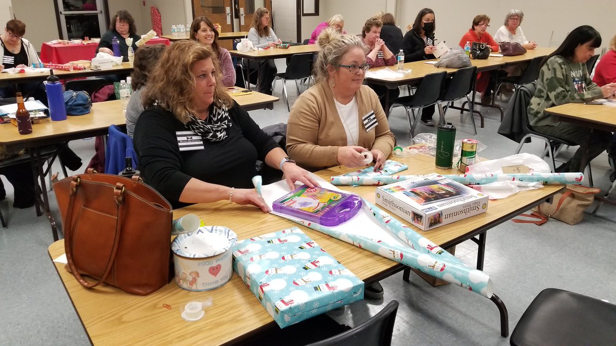 NBJrWomansClub's tweet photo. We would like to thank Blain's @FarmandFleet in Waukesha for their generous donation helping us make the holidays happier for 13 area families. https://t.co/FGwfdEL2ep