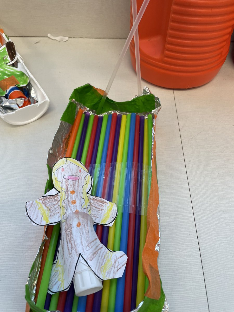 LoriGarza24's tweet photo. @Neff_ES Mrs Garza’s scholars ready to get Gingerbread boy across the river @LNeffes #HISDScience https://t.co/TeXaos1fkh