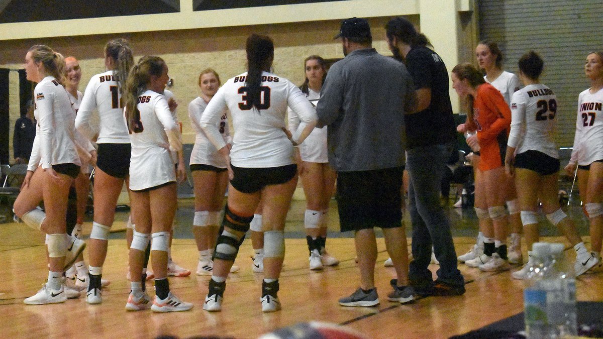 UnionBulldogs's tweet photo. .@heyits_allison and @baugh_shayna post huge numbers, but #UnionVolleyball's season ends in #AACWVB quarterfinal round

#RepTheU

➡️➡️➡️ https://t.co/Ve7dvqOzuF https://t.co/Ude3UItGRA