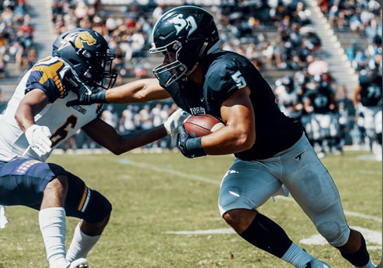 mattclark_6's tweet photo. Blessed to announce that I have received an offer to the University of San Diego!! Go Toreros!!🔵⚪️ 
@JGermaine7 @MVToro_Football @TaylorMazzone1 @USDFootball @CoachPerrone @DHill39 @bangulo https://t.co/2VsZzAmcNQ