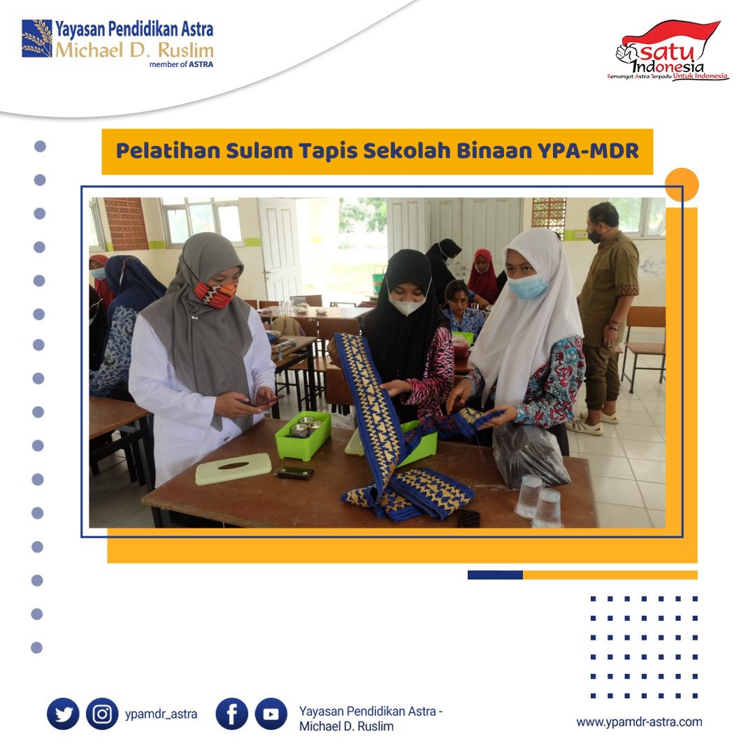 ypamdr_astra's tweet photo. Hallo Sahabat Cerdas,

YPA-MDR menggelar pelatihan Sulam Tapis untuk para guru dan siswa di sekolah binaan Kec. Merbau Mataram &amp; Tanjungsari, Kab.Lampung Selatan.

#SemangatIndonesiaCerdas #KitaSATUIndonesia #CerdasBersamaAstra #YPAMDR https://t.co/yJw1lHI3WC