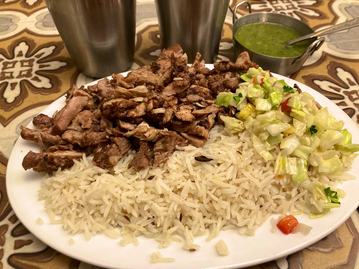 _na_o_mi__'s tweet photo. 今日はパキスタン旅行
 a trip to Pakistan on a table ✈︎

サウジアラビア料理の
シャワルマを検索したら出てきた
パキスタン料理店にて

サルサヴェルデ
辛いけど 半分は使った

#ALISKITCHEN
#アリーズキッチン
#Swarma
#Basmatirice
#Salad
#Mangolassi
#ダイエット中
#onadiet
#なおみの飯旅 https://t.co/GfbPGanUvt
