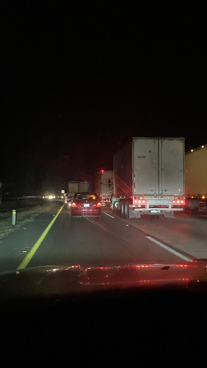 _rulo_'s tweet photo. @CAPUFE @MariaAlUm12 De manera normal? Llevo 1.5 horas en 4 kilómetros #SeanSerios #Oilos https://t.co/QgMzRhma5B
