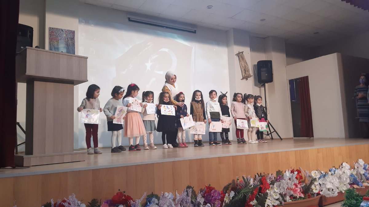 yznadaanaokulu's tweet photo. 🎈"Sorumluluklarımız Oratoryo"
🎈" Sorumluluklarımız Şarkısı"
🎈"Top Taşıma Oyunu"
🎈Sorumluluklarını en çok yerine getiren öğrencilerimize hediye takdimi
🎈 öğrencilerimiz tarafından yapılmış olan etkinliklerden "Sorumluluklarımız Sergisi"

@IlceSolhan @IhsanYanilmaz @bingolmem https://t.co/oqwI5yIpcG