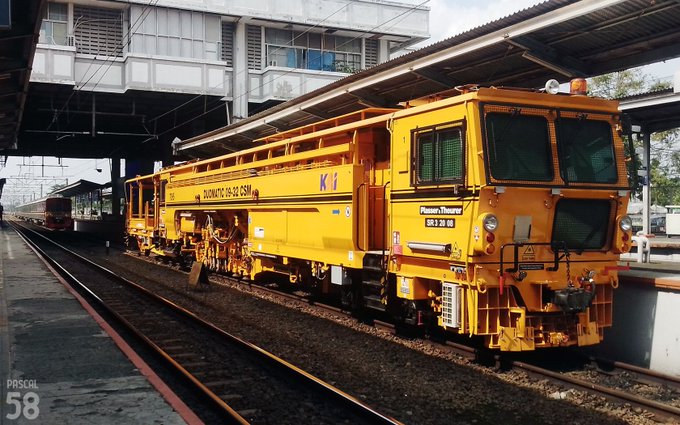 FD995DpUUAE11b9