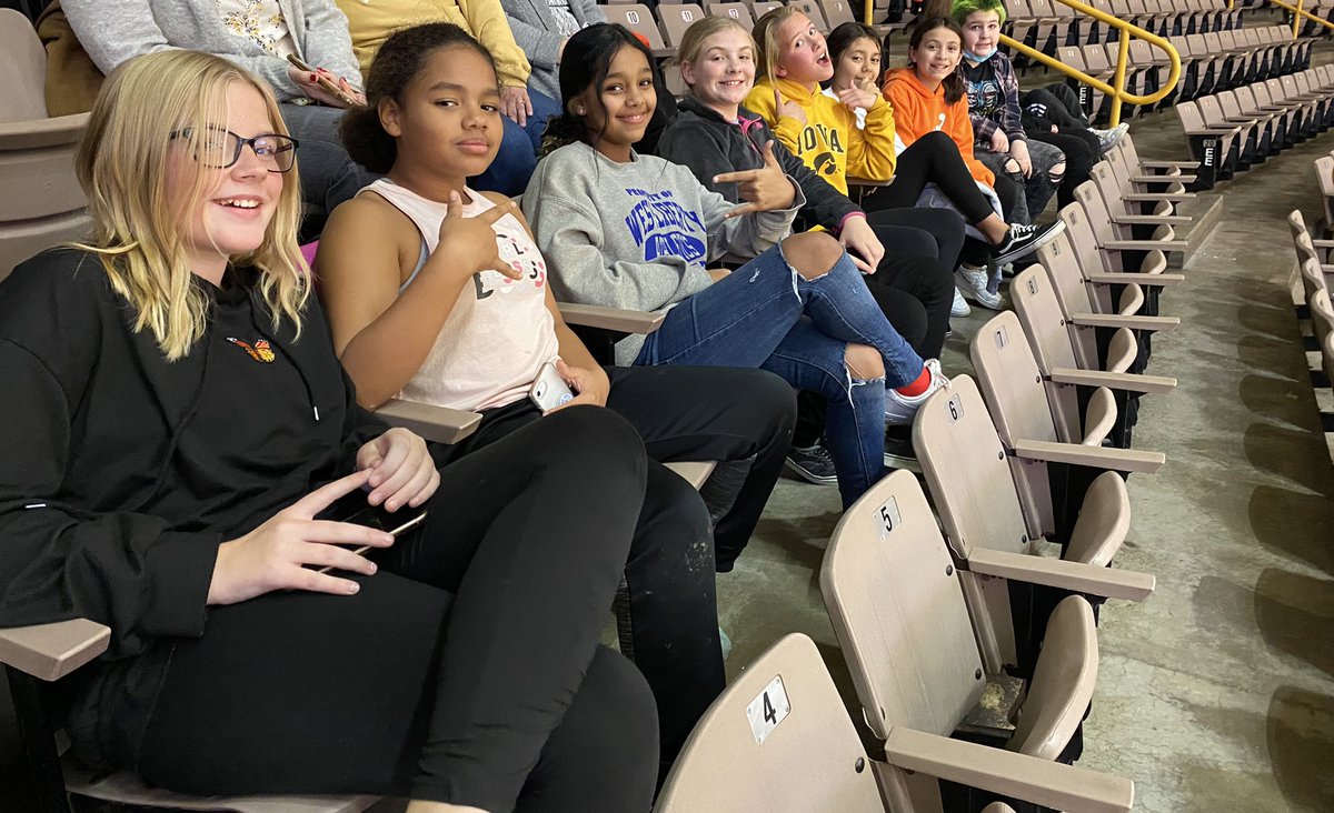 Feli_Furtado's tweet photo. Team bonding night = U of I women’s basketball game. #GoHawks #FightForIowa #ncaaW #BetOnWomen #futureMuskies https://t.co/3VUr4ThTwy
