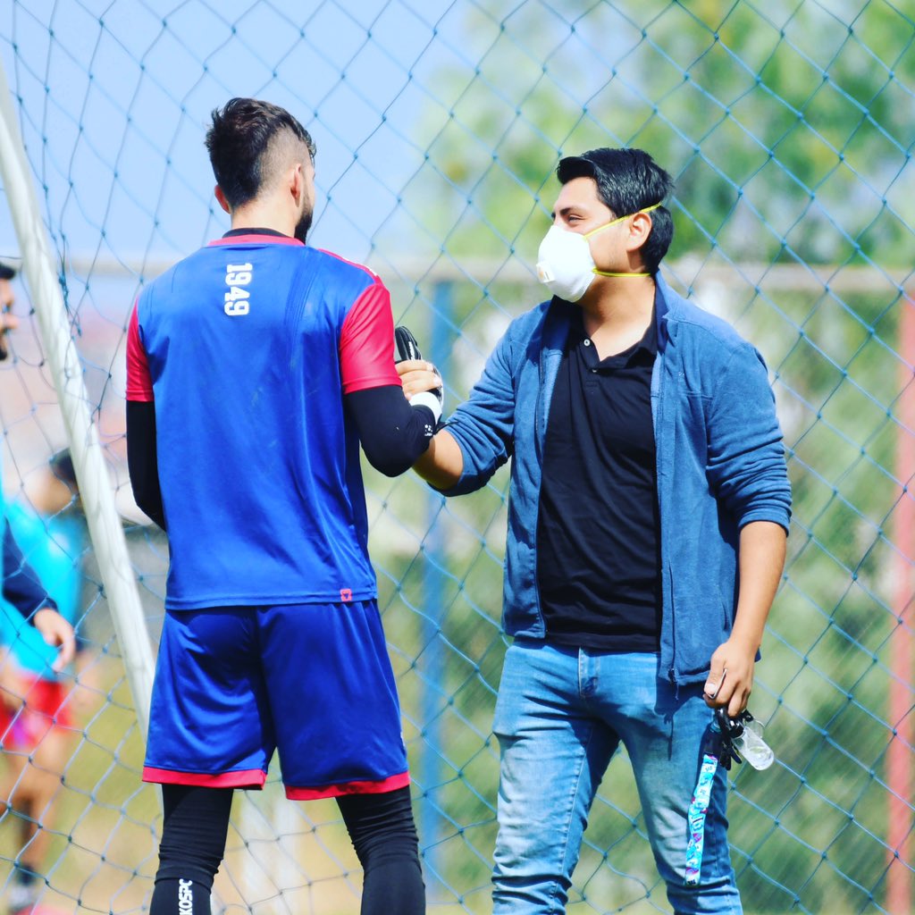 Éste grupo continúa estampando su nombre en las páginas de la historia del Aviador. Continúa la lucha por el objetivo.
Gracias por la foto: Luigi
#Wilstermann
#ElOrgulloDeTodoElPaís
#ElÚnicoTetra
🔴🔵🔴🔵
