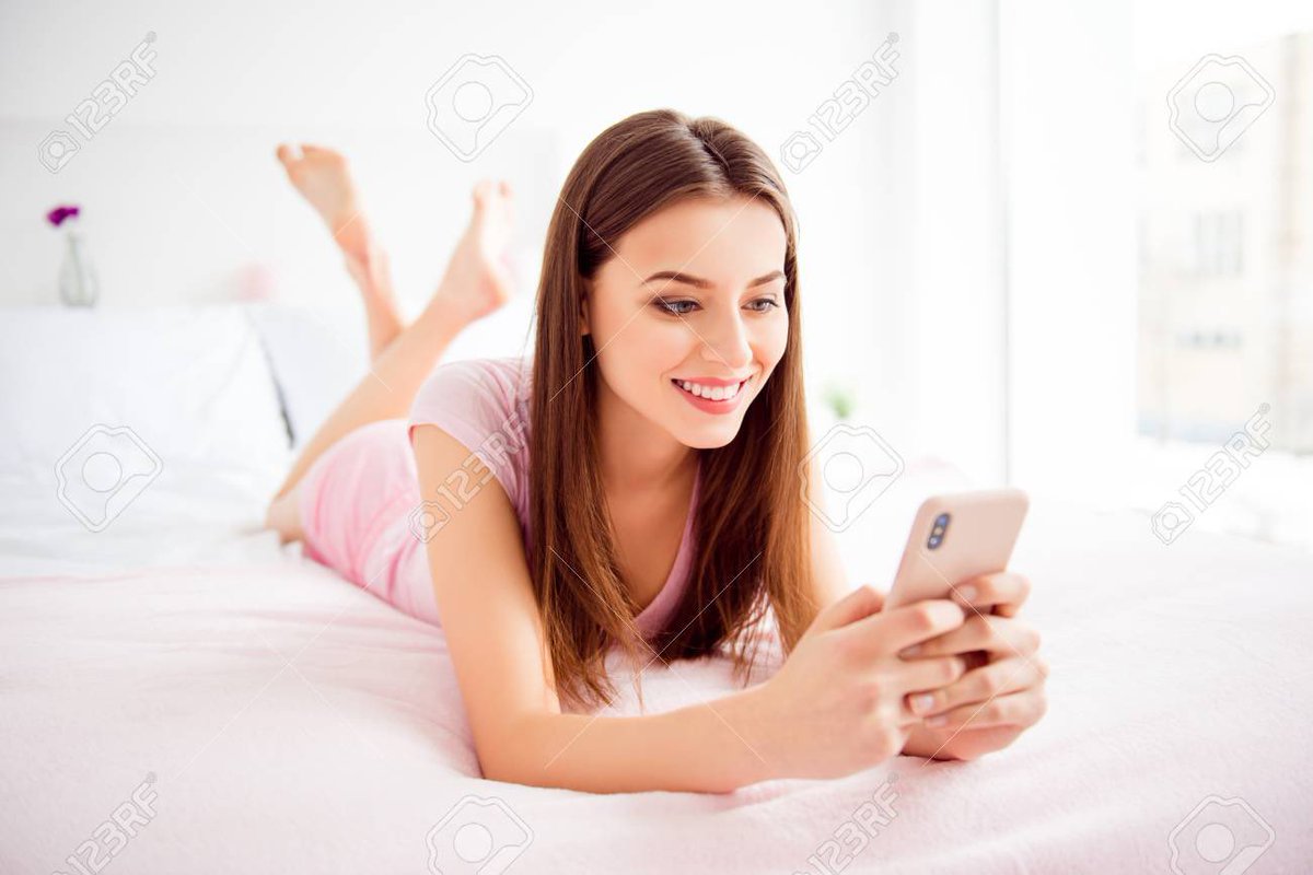 pheebby's tweet photo. this is how i be when im texting katie https://t.co/txa1Nv6QWB