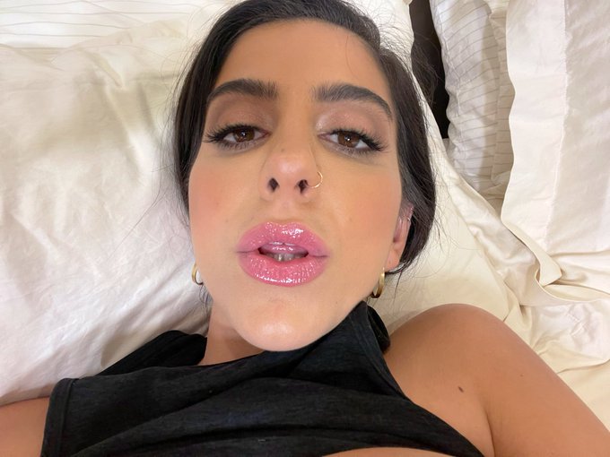 1 pic. about to make a mess in my new sheets 🤩 https://t.co/edG6VAUGsM<a href="/tag/fuckafriend"class="tags"><span>#fuckafriend</span></a>