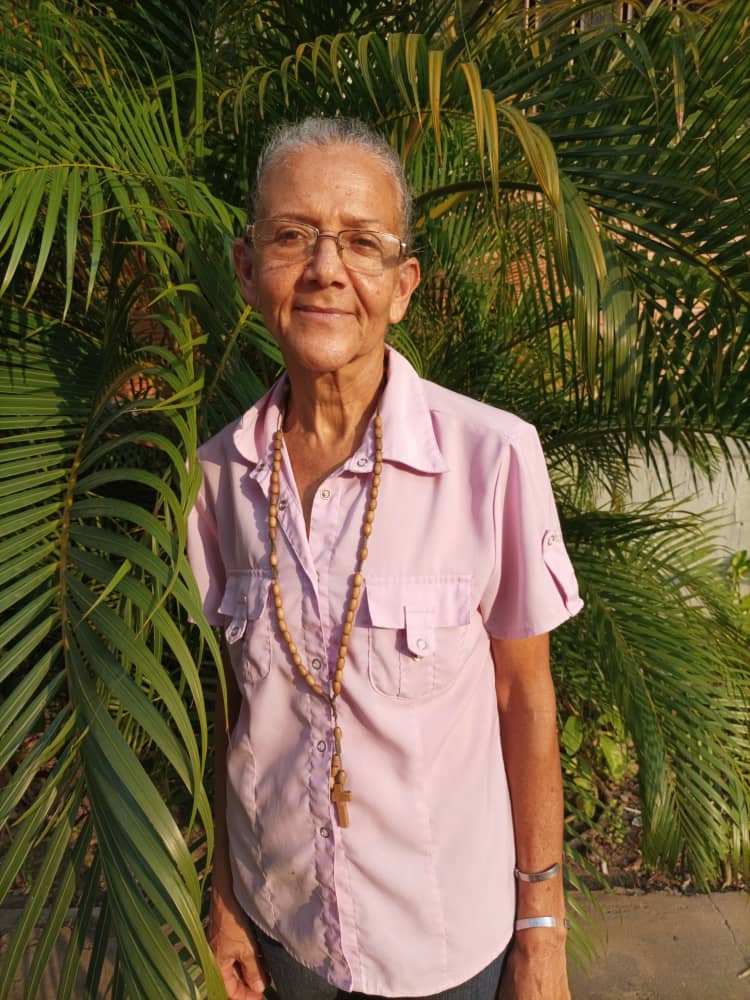 Ccciudadania's tweet photo. Desde hace 31 años Carmen Farías se ha dedicado a servir a Dios desde la parroquia Cristo Resucitado con la Legión de María, pero también a su comunidad de Tierra Adentro en Puerto La Cruz. https://t.co/KK6JtugOks