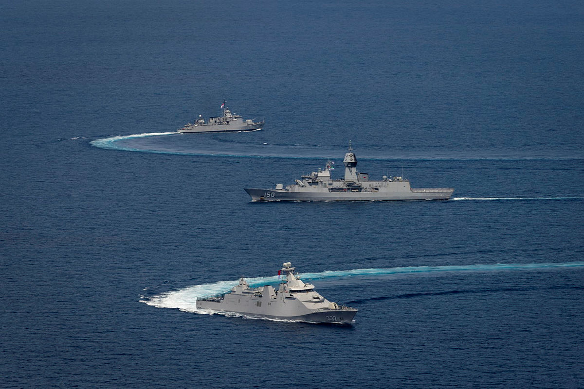 #HMASAnzac trained with two Indonesian Navy ships this month during Exercise New Horizon, a key biennial maritime high-end warfare engagement. 

The exercise was the final international activity of #IndoPacificEndeavour21 

Read the story here ➡️ bit.ly/3ktCuLX