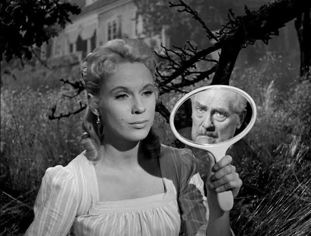 ZoomF7's tweet photo. 🎬Hoy se cumplen 90 años del nacimiento de #BibiAnderson, actriz y directora sueca de cine y teatro.
Entre algunas de las películas que protagonizó están 'Fresas salvajes', 'Persona', 'En el umbral de la vida, entre otras. https://t.co/1zkX7M0JxQ