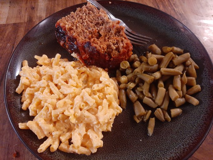 Made meatloaf for dinner tonight https://t.co/kwVjHgp3wV<a href="/tag/cats"class="tags"><span>#cats</span></a><a href="/tag/kitten"class="tags"><span>#kitten</span></a><a href="/tag/lifewithcats"class="tags"><span>#lifewithcats</span></a><a href="/tag/catchthedot"class="tags"><span>#catchthedot</span></a><a href="/tag/las"class="tags"><span>#las</span></a>
