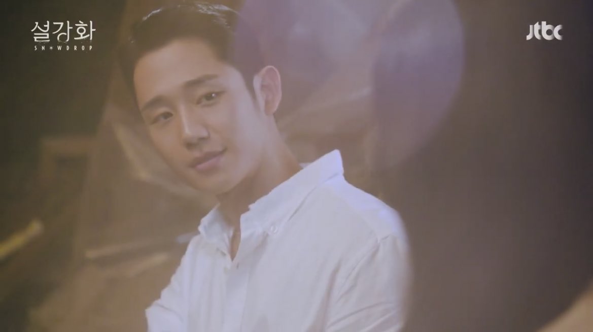 tracklist's tweet photo. LINDOS! Jisoo e Jung Hae-in em cenas de “Snowdrop”! 💫

O dorama será lançado em dezembro no Disney+. https://t.co/q9p86YZWQh