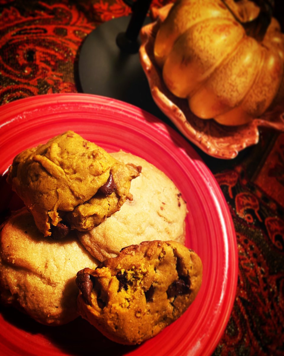FHSEagleCooking's tweet photo. Cooking Club Spicing things up with some Pumpkin Chocolate Chip Cookies and Salted Caramel Cookies. Life skills never tasted so yummy. 🤤🍪👩‍🍳@FHSFACSClubs @fhseaglesnest @freedom_cte @LCPScte https://t.co/FkpmwvVKFd