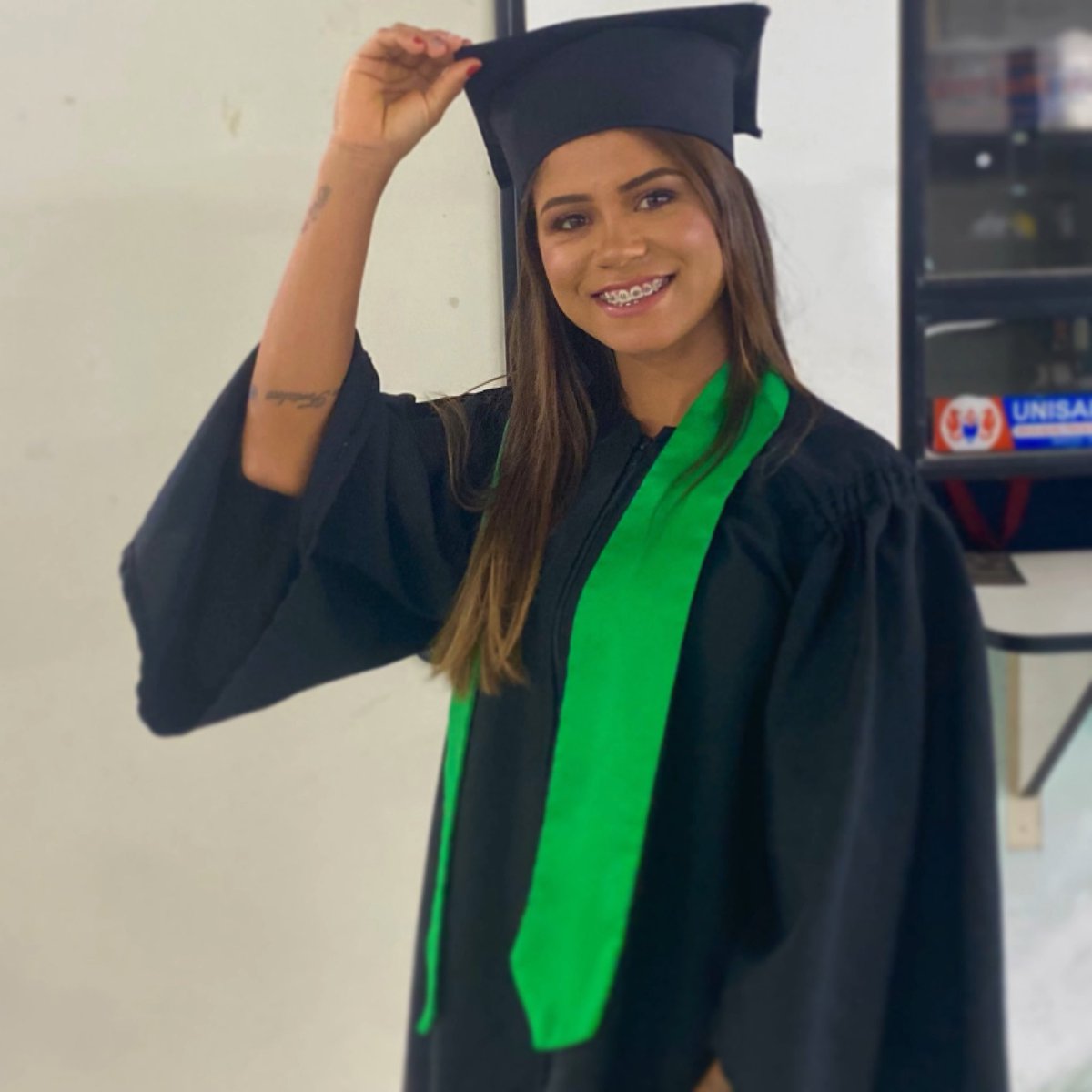 👩🏽‍🎓❤️