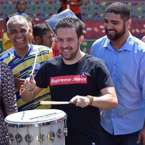 Luto

Acaba de falecer o amigo e Deputado Estadual mais votado da Bahia Isidorio Filho, de apenas 29 anos. Filho do meu também amigo Deputado Federal Pastor Sargento Isidorio.