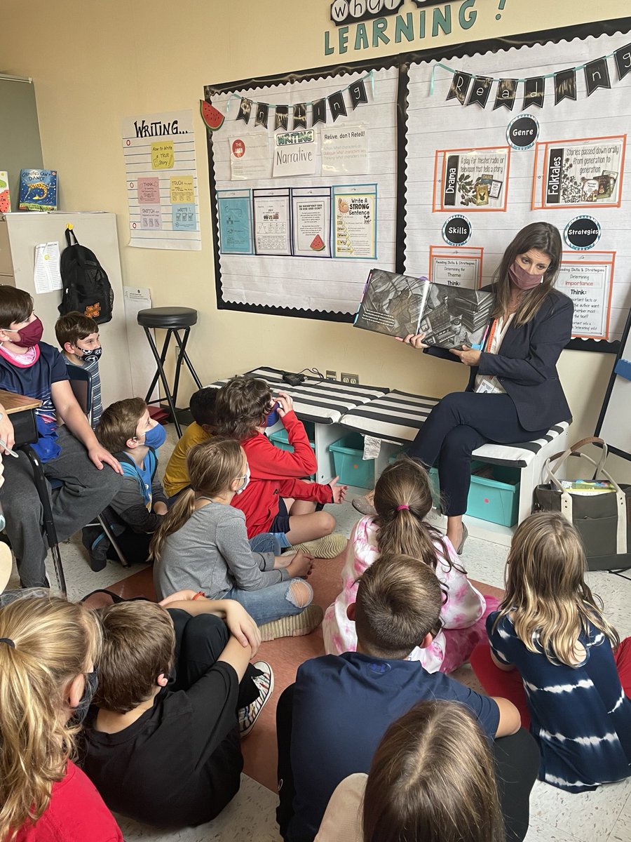 RanimSankari's tweet photo. Thank you, Mrs. Trach, for taking the time to read to our class today. We enjoyed listening to the read aloud and hope you visit us again soon! 📚📖 #boroimpact @nasdborough @trachtimes https://t.co/UTMtloPzCJ