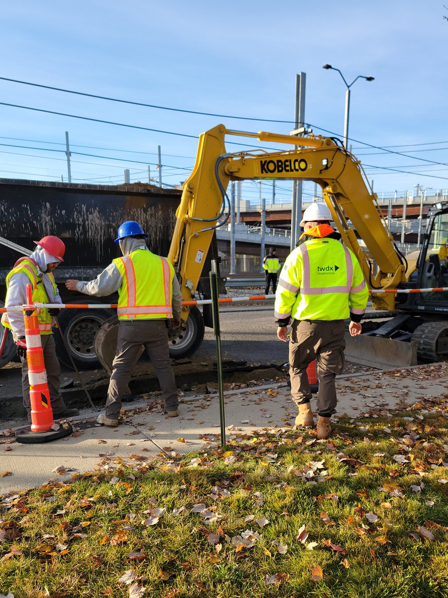 twdx_ip's tweet photo. Starting this week, crews are working at 90-150 Inner Belt Road to complete the 1400-ft section of our fiber optic joint trench at #Somerville's Inner Belt, delivering over 135 innerducts for the #internet and #datacenters in the area.  #interconnection #Boston #twdx https://t.co/GA9Lr1BflV