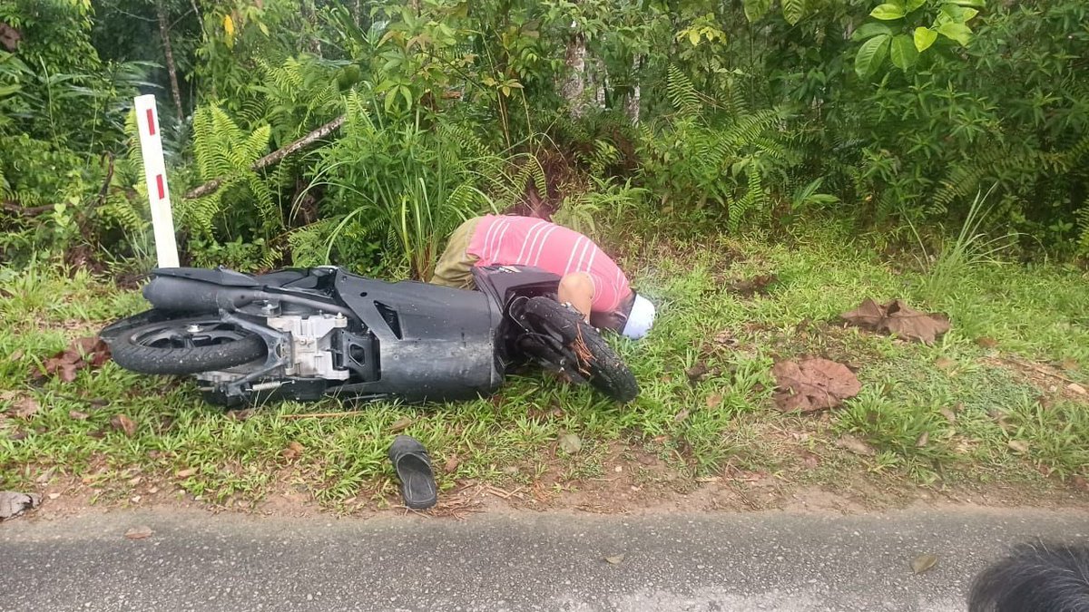 pearkuku's tweet photo. Innallilah wainna lillah hijoriun! Alfatihah buat acik salleh orang felda aku, yang meninggal dlm keadaan sujud otw ke masjid untuk solat subuh. https://t.co/hAW7gHdkuW