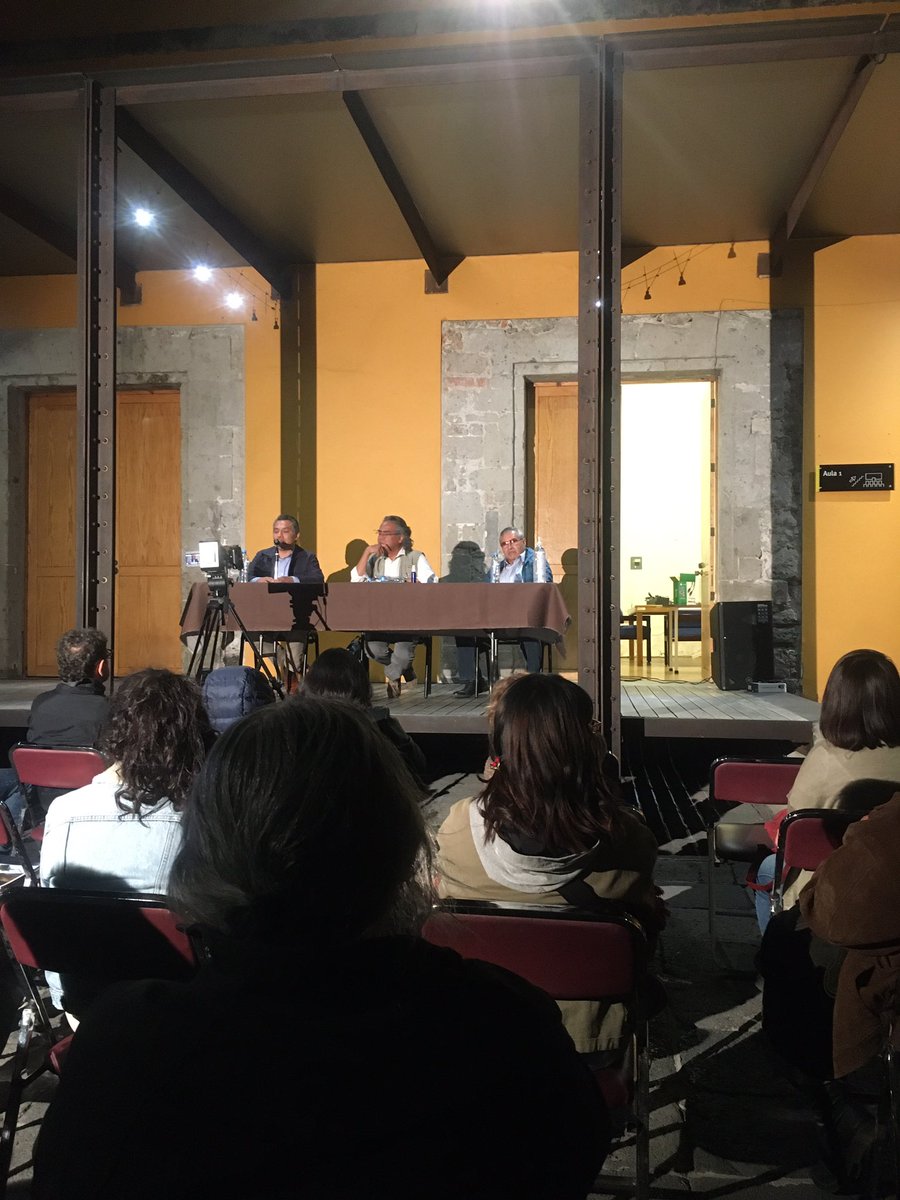 José Manuel Pacheco, director de Ojos que Sienten, durante la presentación del #170 de <a href="/CuartoOscuroMx/">Revista Cuartoscuro</a> hablando de #fotografiasensorialoqs