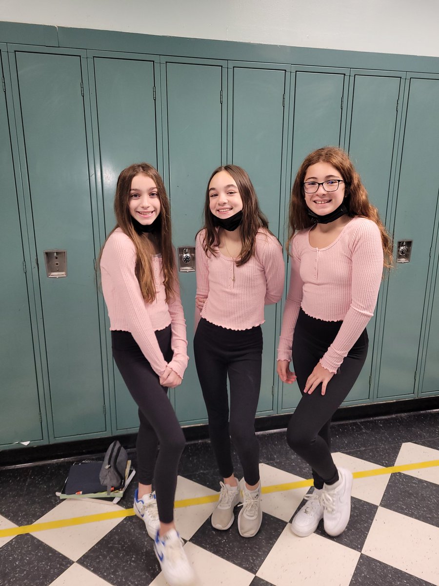 HowellTwpMSN's tweet photo. Celebrating Twin Day today for Kindness Week!  #HTPSLearnerSuccess #HTPSSEL #HornetSpiritHowellPride https://t.co/mU2hWmqg2h