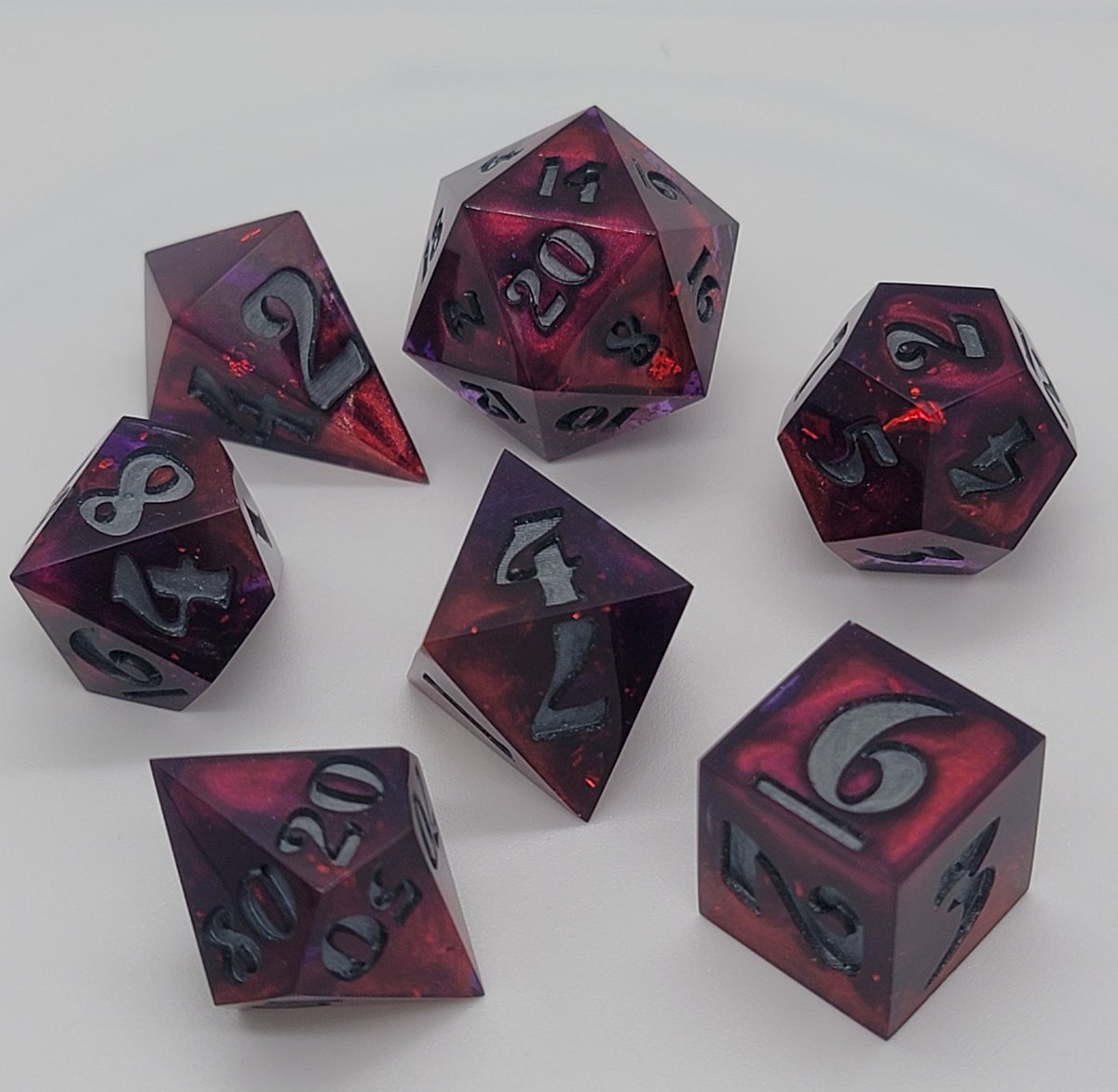 ForbiddenFae's tweet photo. These lovely dice were inspired by the Lovely Kinravah from #nat1fun. https://t.co/BhHvleqE2C