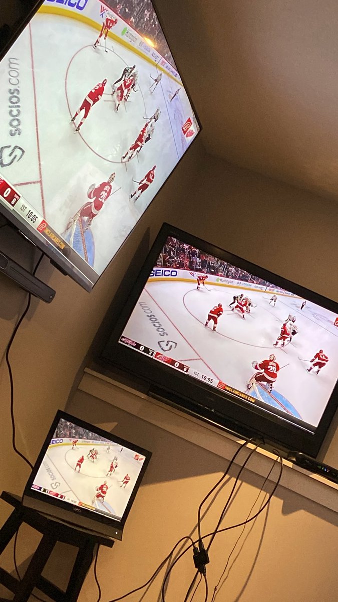 rogerapage's tweet photo. My old team vs. My new team ! #ALLCAPS #ViperTime https://t.co/OufuFaPGVN