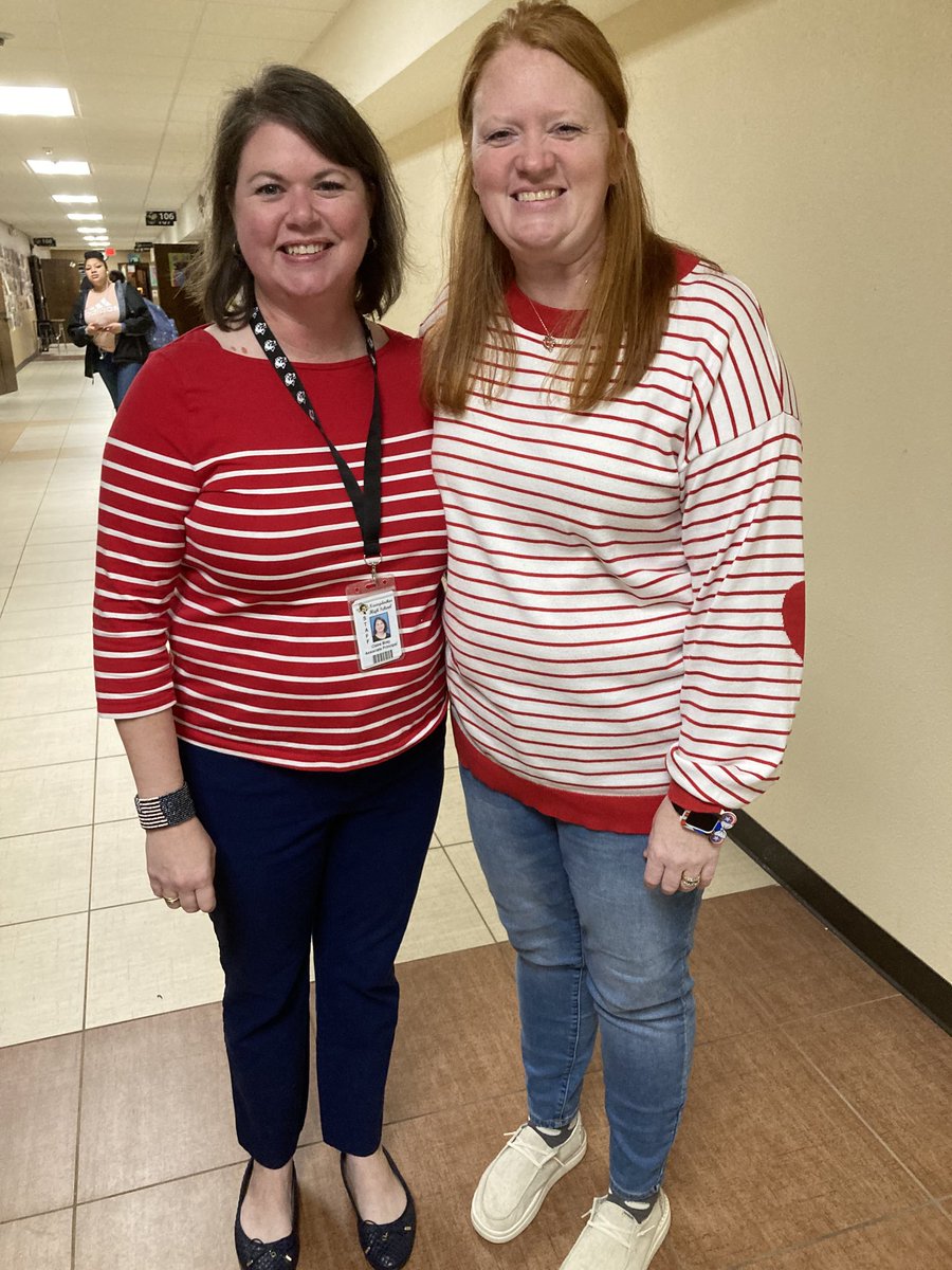 NHS_StuCo's tweet photo. November 11, 2021-Veterans Day at ⁦@NacogdochesHS⁩ ⁦@NacISD⁩ NHS StuCo encouraged EVERYONE to wear Red/White/Blue to CELEBRATE OUR USA MILITARY VETERANS! Thank YOU for your SERVICE! #thankavet https://t.co/Tpk1kjXNsy