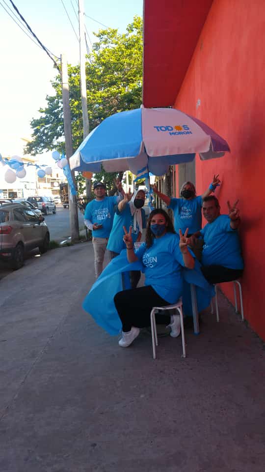 LetiGuerrero021's tweet photo. Ese compromiso y ese amor por lo que creemos es el mismo que ponemos en para seguir construyendo el #Morón que soñamos.
Porque estamos convencidas y convencidos que #ArgentinaAvanza con Tod☀️s. 

Este domingo #Sí 🗳 https://t.co/LTmDFXAPUi