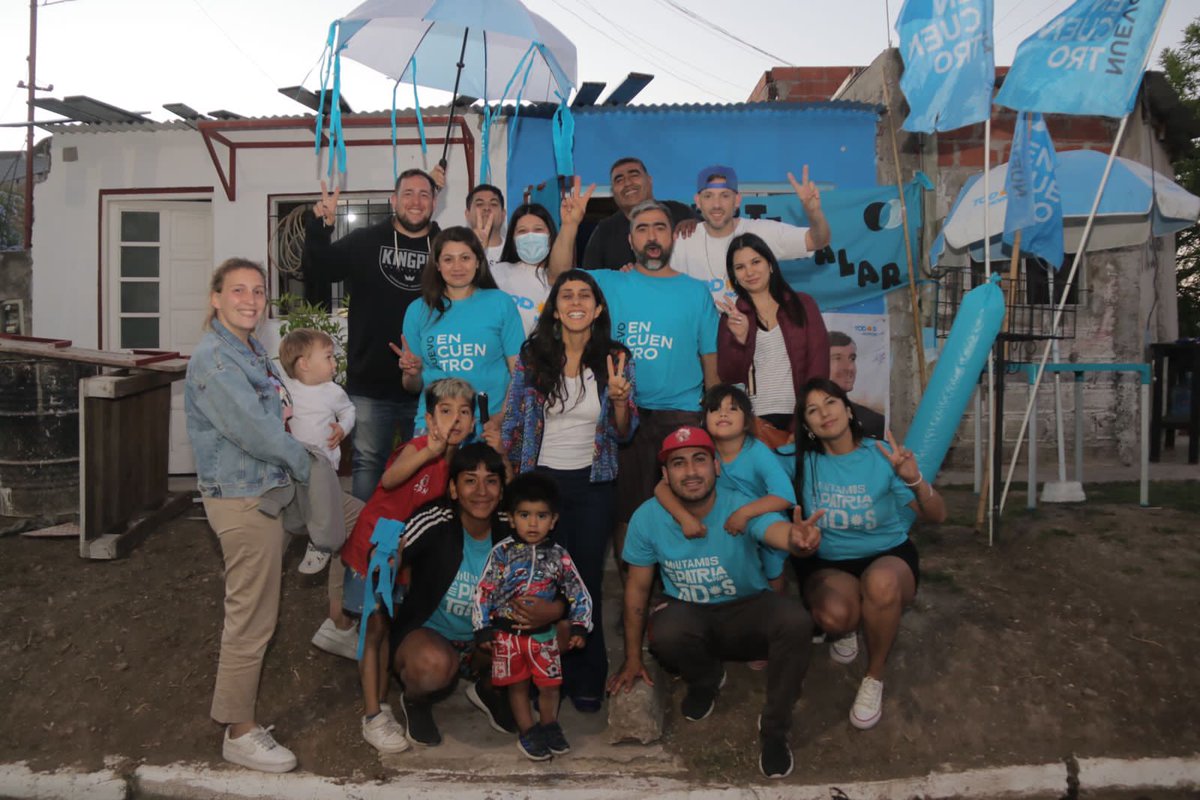 LetiGuerrero021's tweet photo. Ese compromiso y ese amor por lo que creemos es el mismo que ponemos en para seguir construyendo el #Morón que soñamos.
Porque estamos convencidas y convencidos que #ArgentinaAvanza con Tod☀️s. 

Este domingo #Sí 🗳 https://t.co/LTmDFXAPUi