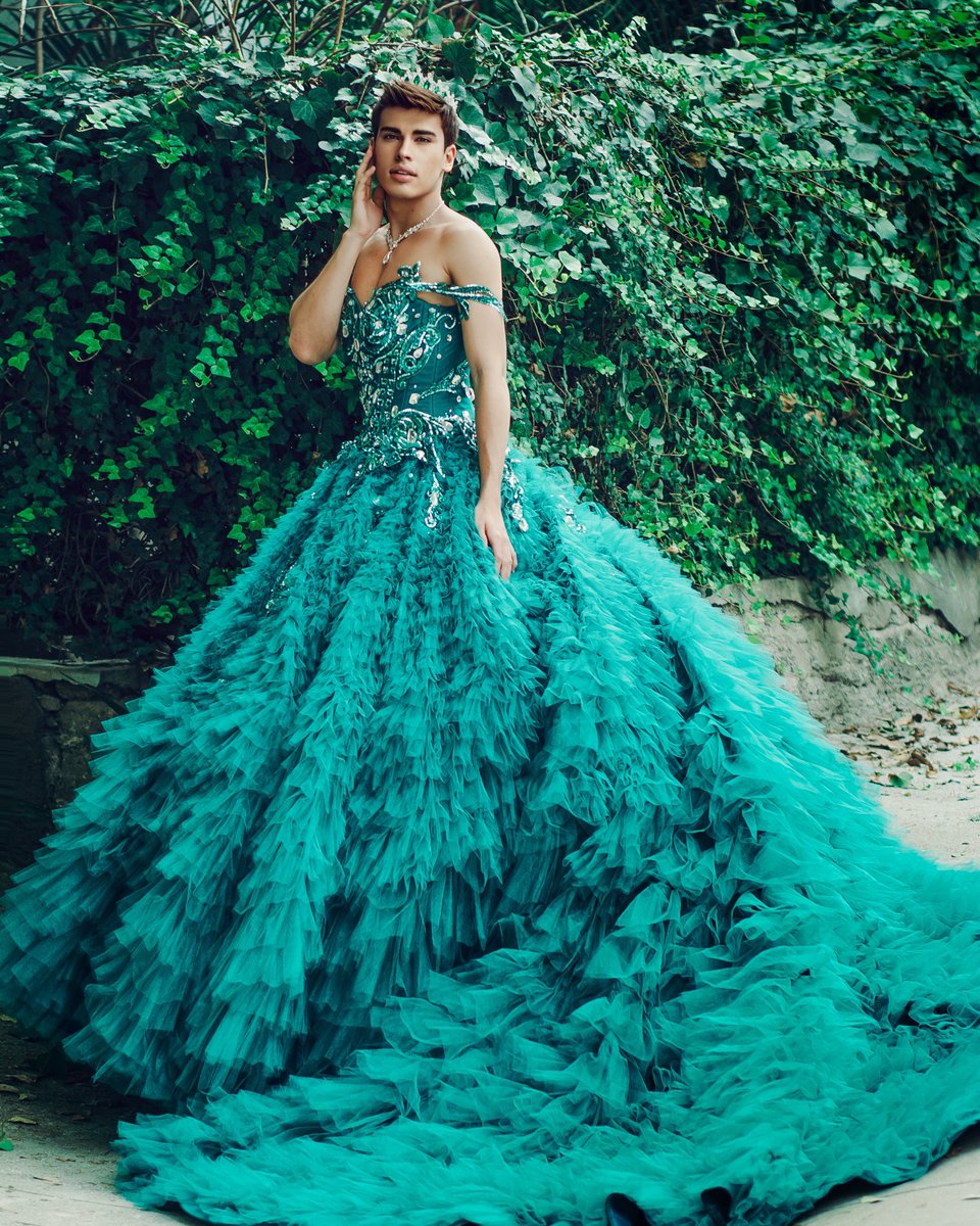 ladivaza's tweet photo. La Divaza (Taylor’s Version) ✨ https://t.co/jo4F3jbRqy