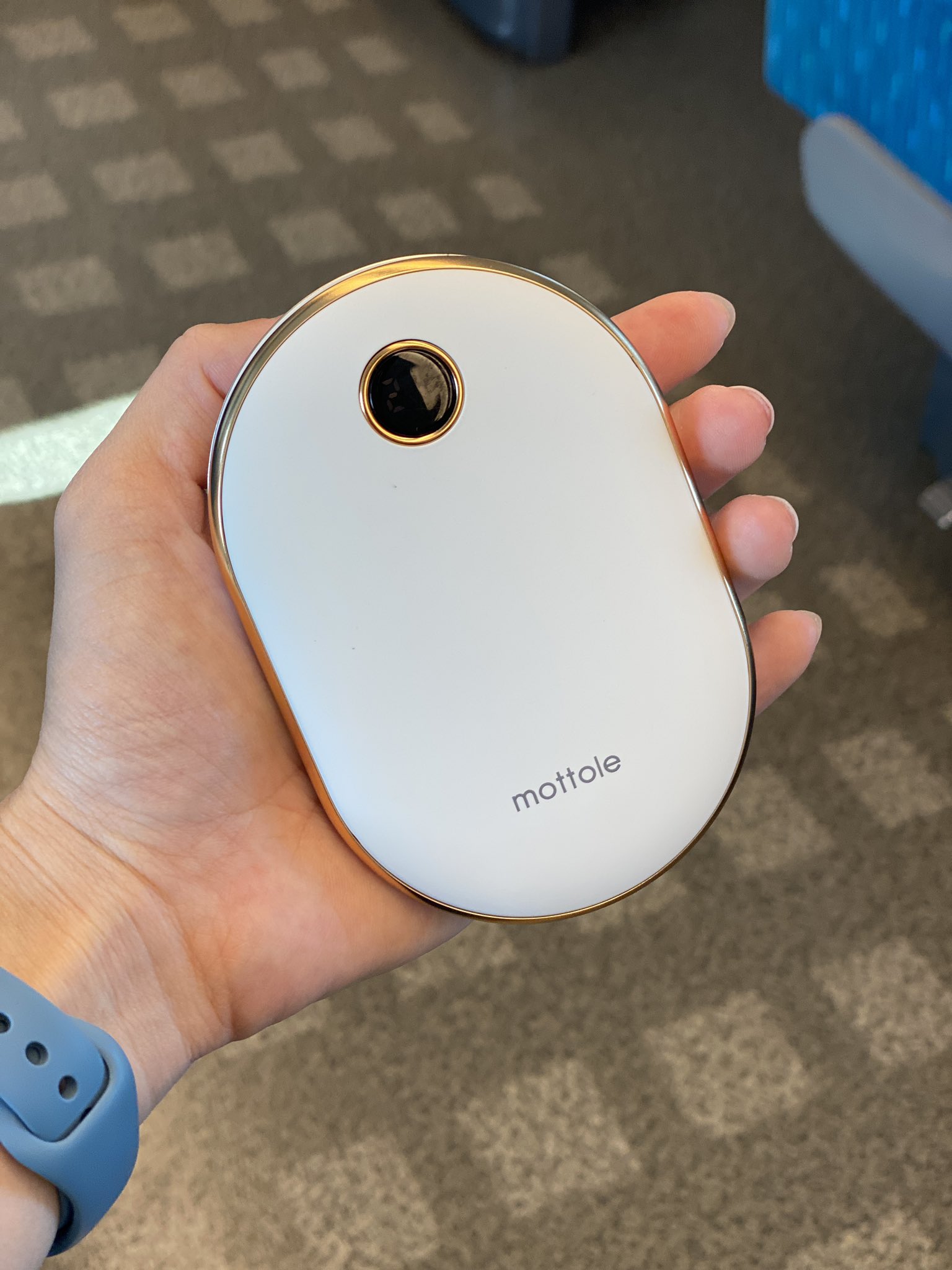 ほしみみ 男の子ママ10m 赤ちゃんと外出する時 保温バッグに充電式カイロを入れておくと ミルクも離乳食もいい感じに温かくなるのでオススメです T Co Wvdqle0an5 Twitter