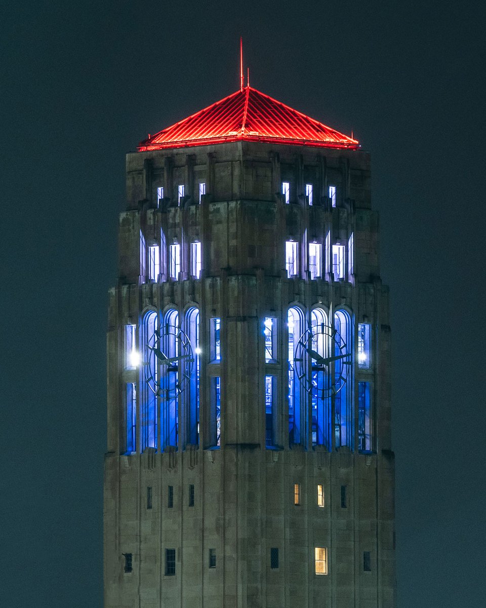michiganalumni's tweet photo. Burton Tower is lit up in red, white, and blue tonight in honor of #VeteransDay. https://t.co/fidfTDAn0x
