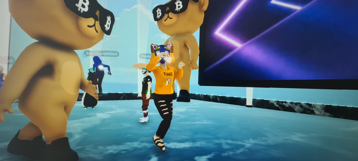 Moppundo1's tweet photo. @BitBears @DCLCurations
Boogying like one of the bears at #decentraland #bitbear https://t.co/iAmAiempph