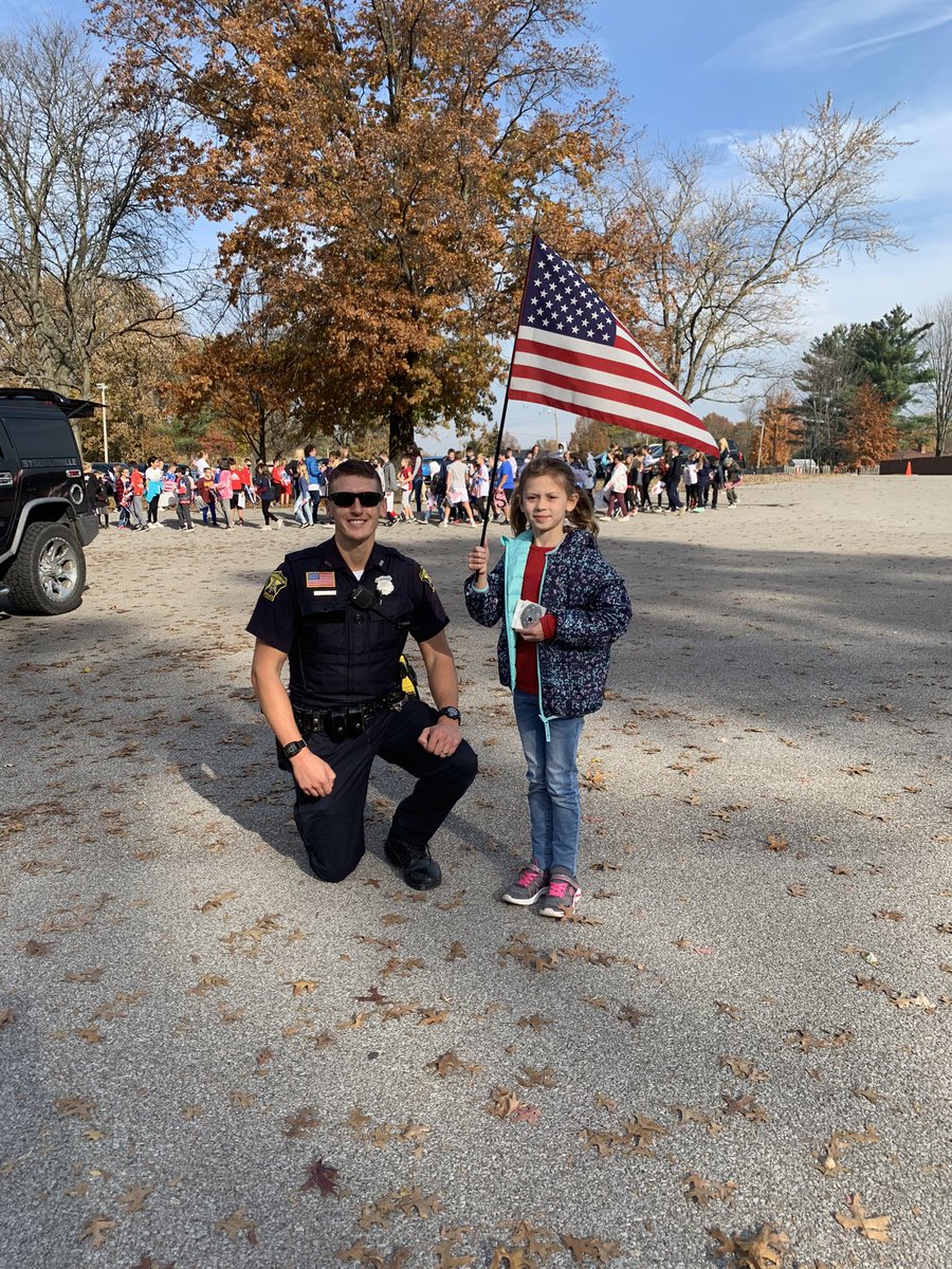 1stgrfun's tweet photo. THANK YOU VETERANS!  What an amazing experience for our students!  Thanks to all Veterans-especially those who took time out of their day to help us celebrate!  @surrarrer4thgr  #VeteransDay2021 #wearestrongsville #surrarrerstrong https://t.co/wpdsxq4b0p