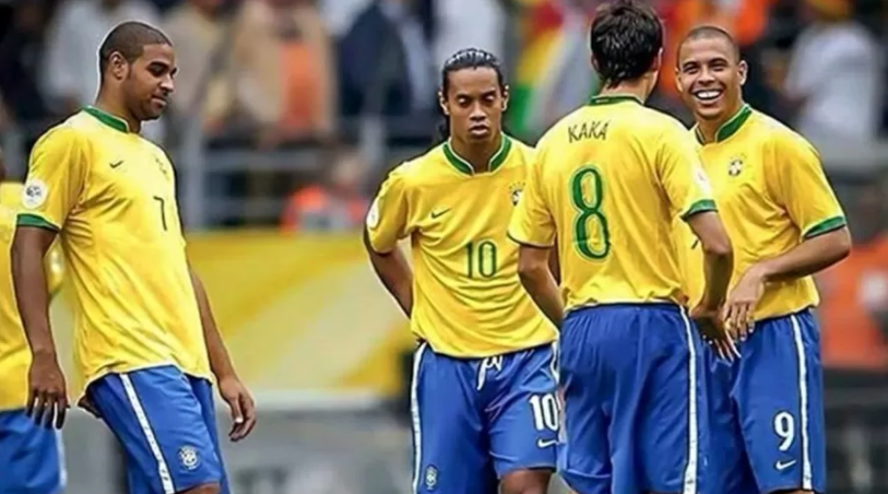 oicaroanalises's tweet photo. Época em que a seleção brasileira dava orgulho ao seu torcedor.
#VoltaRonaldos #VoltaDidico #VoltaKaká https://t.co/gv0Y0N4a8k