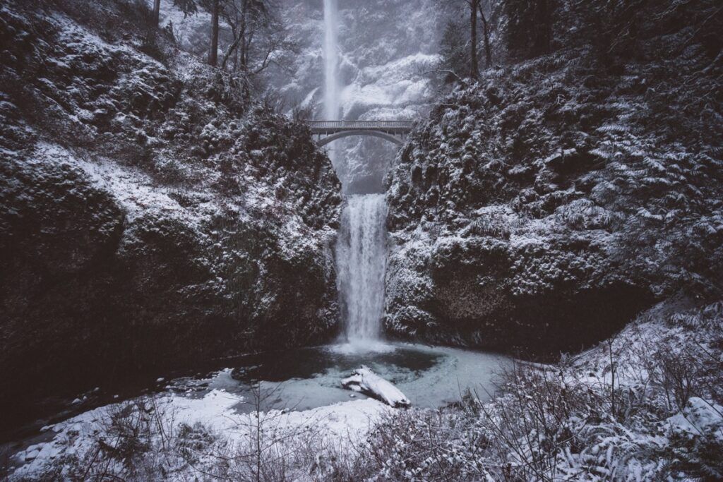 Why Multnomah Falls is just as magical in the winter: bit.ly/MultnomahWinter 

#TravelOregon | #PDX | #Travel
