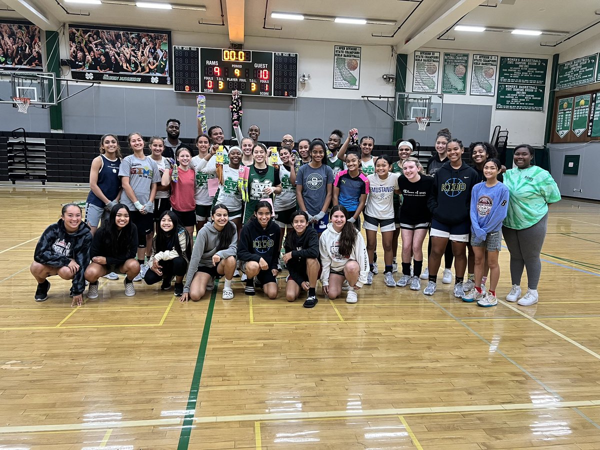 StMarysGirlsBB's tweet photo. Thank you to our middle school girls that came out to watch practice and support our teams! https://t.co/icLx77G14d