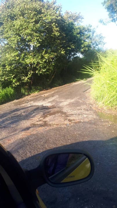 JorgeArrietaFM's tweet photo. Debe atenderse con carácter de urgencia el paso entre Sabaneta- Trasandina -Arjona/Cuesta los Molina/Gallardín. Al menos tres puntos son considerados como críticos. En la imagen, foto de las condiciones de la vía al puente angosto de la Trasandina de la zona. Es imprescindible. https://t.co/fpaIBQAzBb