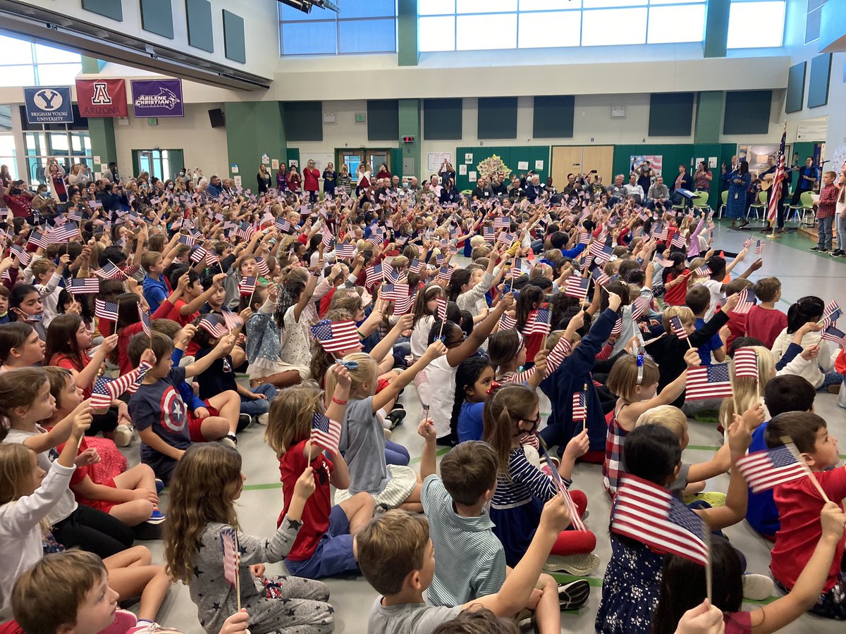 TeamHinzman's tweet photo. We are so blessed by our veterans who made the ultimate sacrifice for our country ❤🤍💙 @WGESdragons https://t.co/KgkmRZMX0c