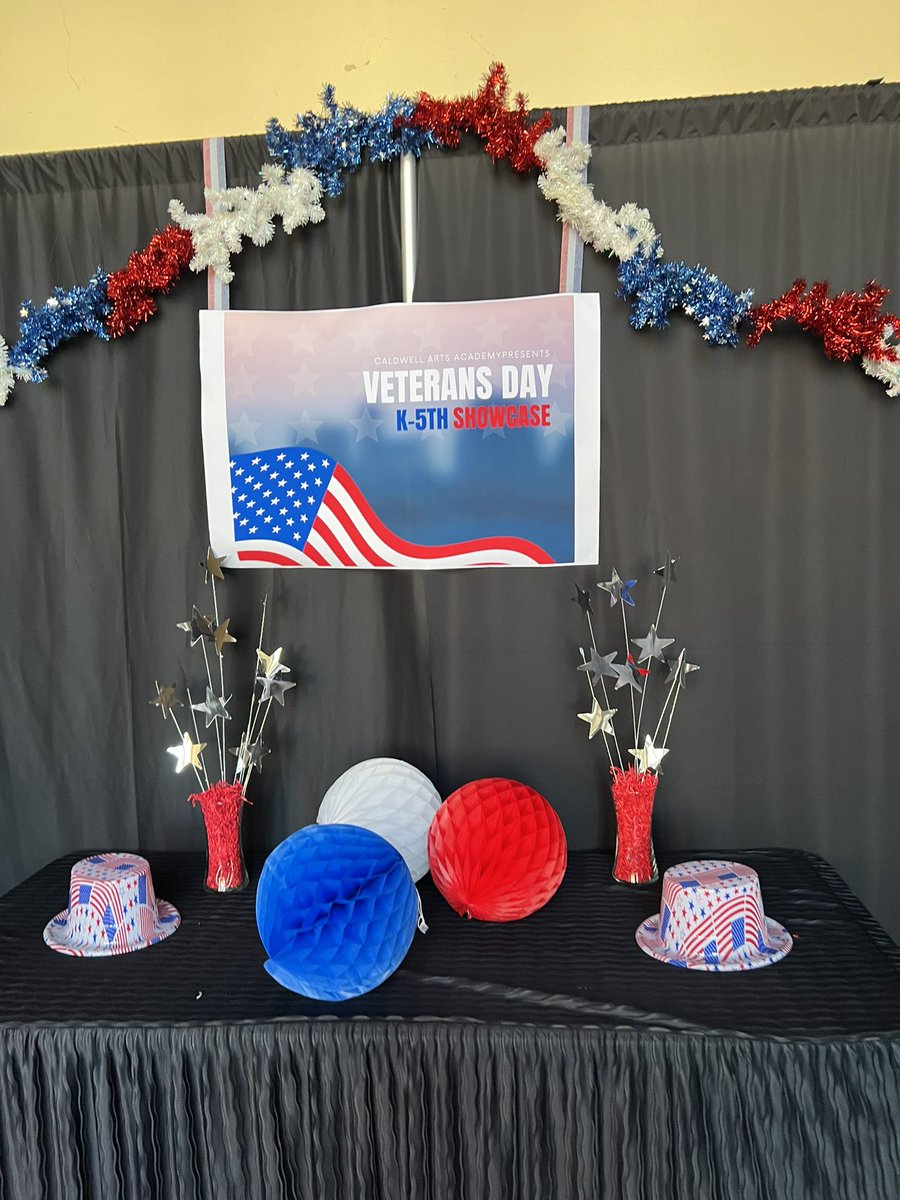 MorrowsClass's tweet image. #SocialStudiesShoutout to Mrs. Snook and Mrs. Dempsey @CaldwellTISD for directing an amazing show to honor our country’s Veterans!! Caldwell’s students sang and played their hearts out! Such a beautiful tribute to America and it’s bravest! @TylerisdSci_SS