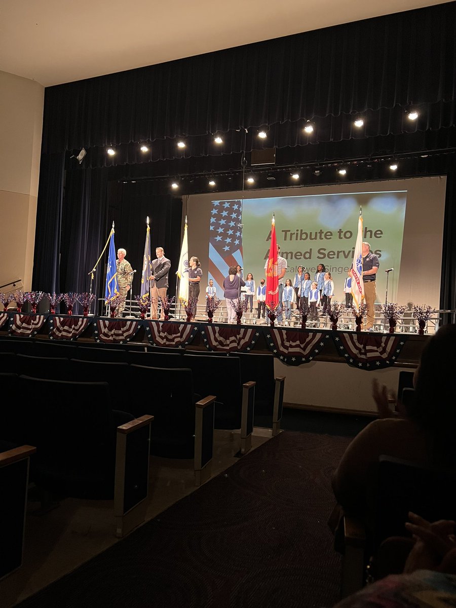MorrowsClass's tweet image. #SocialStudiesShoutout to Mrs. Snook and Mrs. Dempsey @CaldwellTISD for directing an amazing show to honor our country’s Veterans!! Caldwell’s students sang and played their hearts out! Such a beautiful tribute to America and it’s bravest! @TylerisdSci_SS