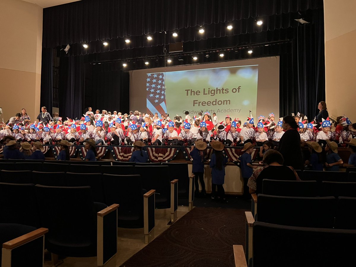 MorrowsClass's tweet image. #SocialStudiesShoutout to Mrs. Snook and Mrs. Dempsey @CaldwellTISD for directing an amazing show to honor our country’s Veterans!! Caldwell’s students sang and played their hearts out! Such a beautiful tribute to America and it’s bravest! @TylerisdSci_SS