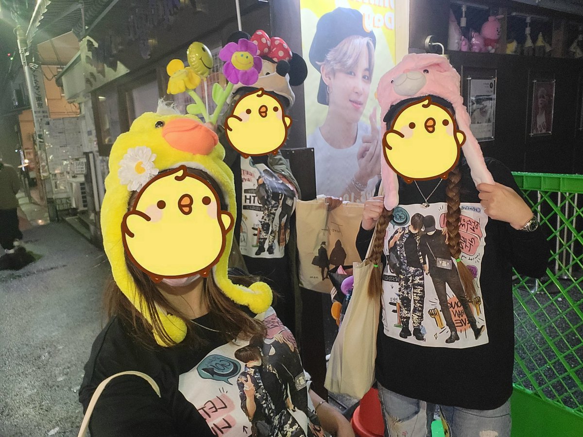 maruko89701171's tweet photo. G.C.F in Tokyo 🐰🐥💜
🐰🐥の事を想いながら…🌼
( ´´ิ∀´ิ` )ニャニャニャニャニャ
@jiminyumi ゆみちゃんのTシャツのセンスが最高💜❤💙💚🙌
#GCFinTOKYO
#4YearsWithGCF
#JIMIN
#JUNGKOOK
#グクミン https://t.co/TqhxyT0SHe