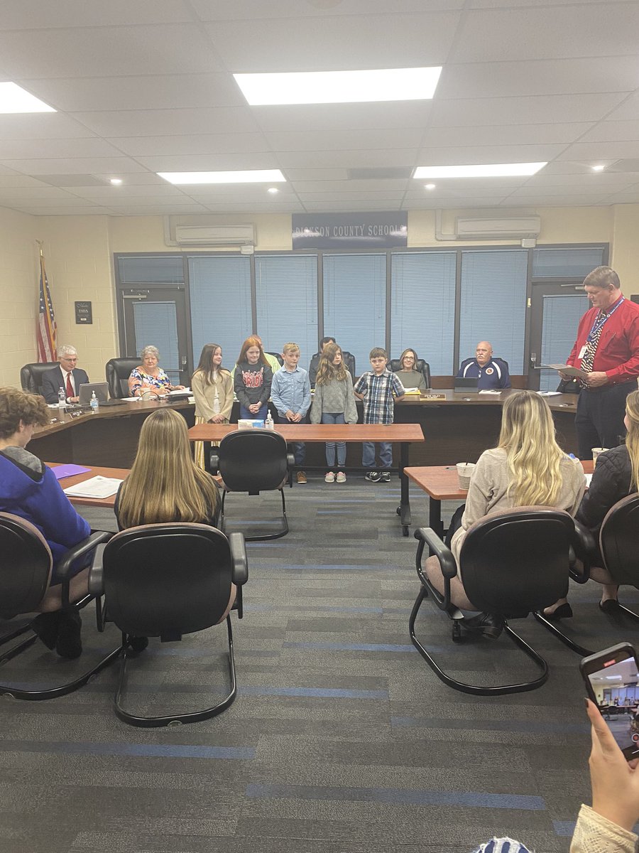 MelindaFortner's tweet photo. Some of our @sbes_bobcats Student Council members leading off tonight’s board meeting with the pledge. They did an amazing job. 🐾♥️🐾 https://t.co/PnzIfRBkIO