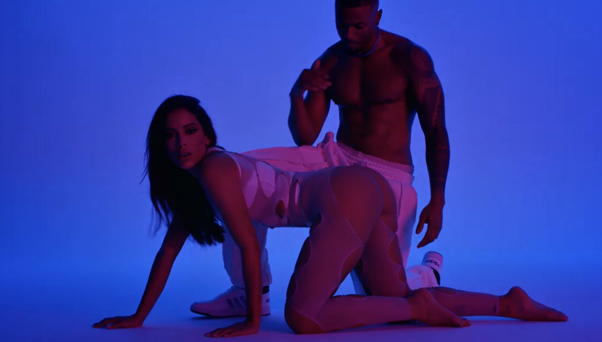 brufenty's tweet photo. Impressionante como a anitta consegue transformar um clipe simples em um dos melhores do ano. https://t.co/wVrQWiiJJx
