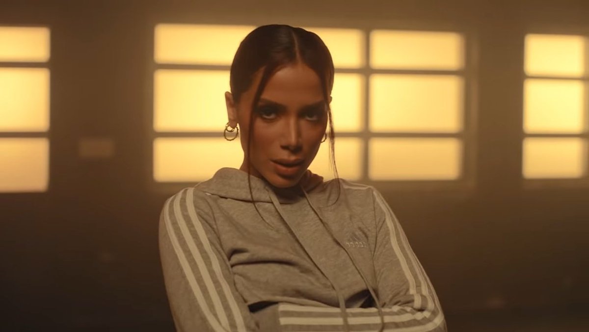 brufenty's tweet photo. Impressionante como a anitta consegue transformar um clipe simples em um dos melhores do ano. https://t.co/wVrQWiiJJx