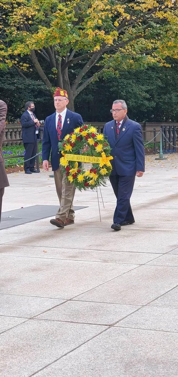 VictorSenado's tweet photo. El Día del Veterano lo pase en el Cementerio Nacional de Arlington, presentando mis respetos a la tumba del Soldado Desconocido y conmemorando a todos nuestros Héroes.

Thank You For Your Service.

#VeteransDay https://t.co/75l9BF5ipB